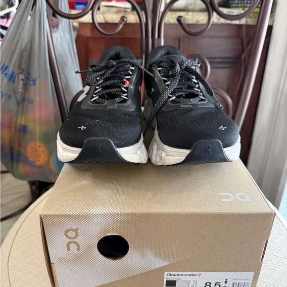 ON Women's Cloudmonster 2 Shoes - Picture 5 of 11